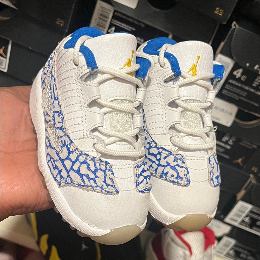Jordan 11 retro low white/zest argon blue